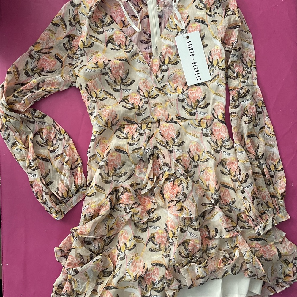 NWT Hello Molly- Beige floral There for me Dress